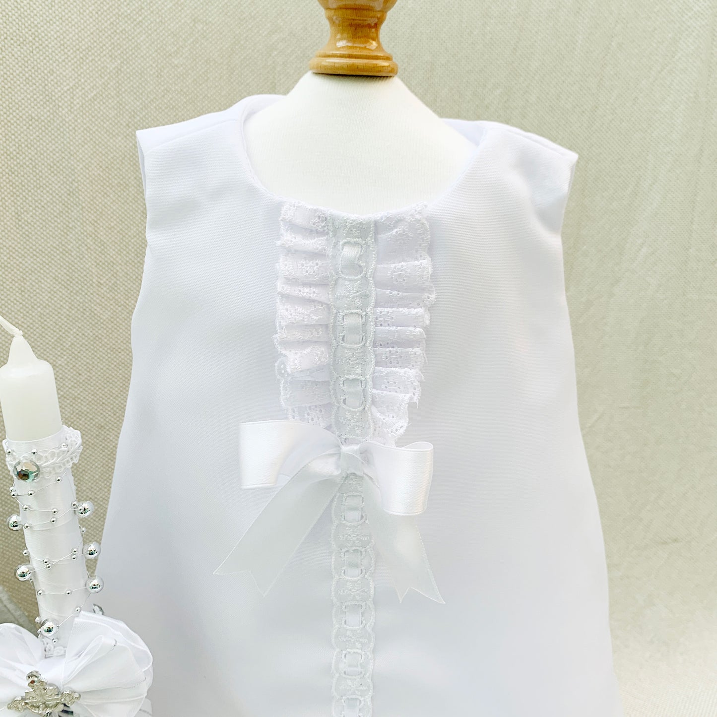 Conjunto bautismal vestido corte en A blanca cinta + accesorios (6 piezas)